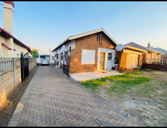 7 BEDROOM HOUSE FOR SALE IN GERMISTON STATION